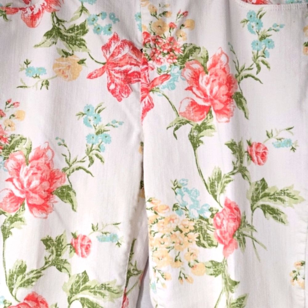 Chico's White Pink Floral Print Cotton Blend Zip Front Belt Loops Ankle Jeans - Picture 4 of 15